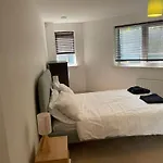 Cosy One Bedroom With Roof Terrace - London Charm