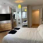 Cosy One Bedroom With Roof Terrace - London Charm